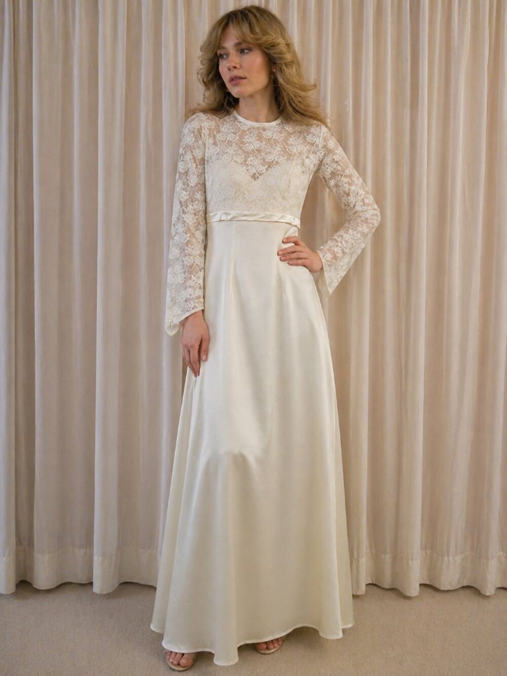 "F" 1960-1970 Romantic Vintage Bridal Gown